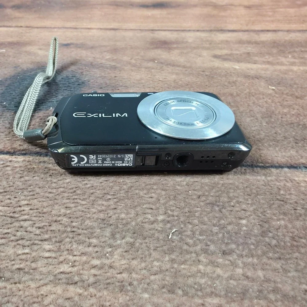 Casio Exilim EX-S5 Digital Camera Black Good 12.1MP 3x Zoom Bundle with Box